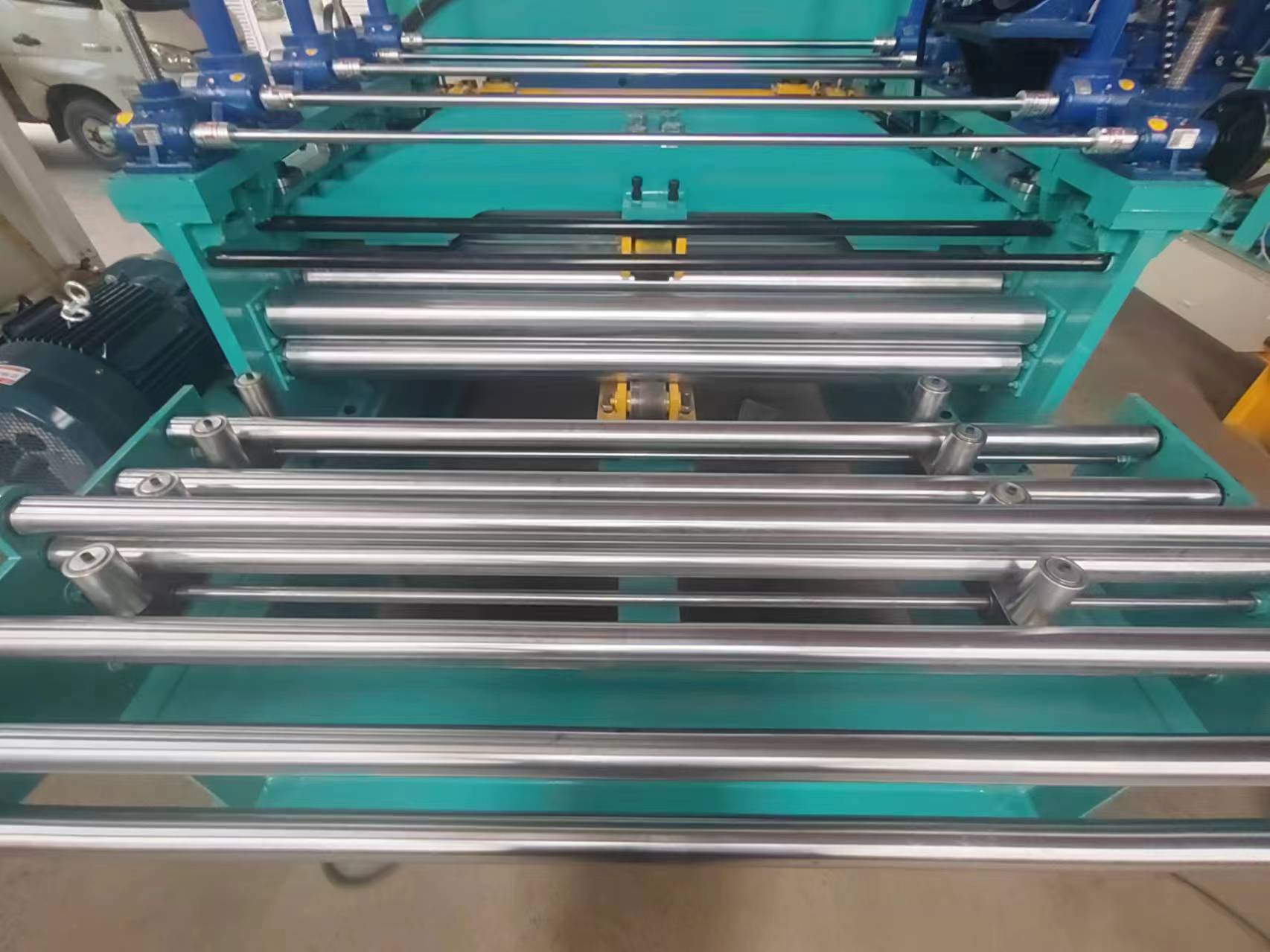leveling and cut to length machine with slitting