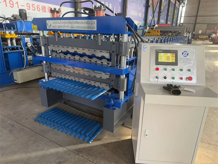 Triple layer roofing panels forming machine